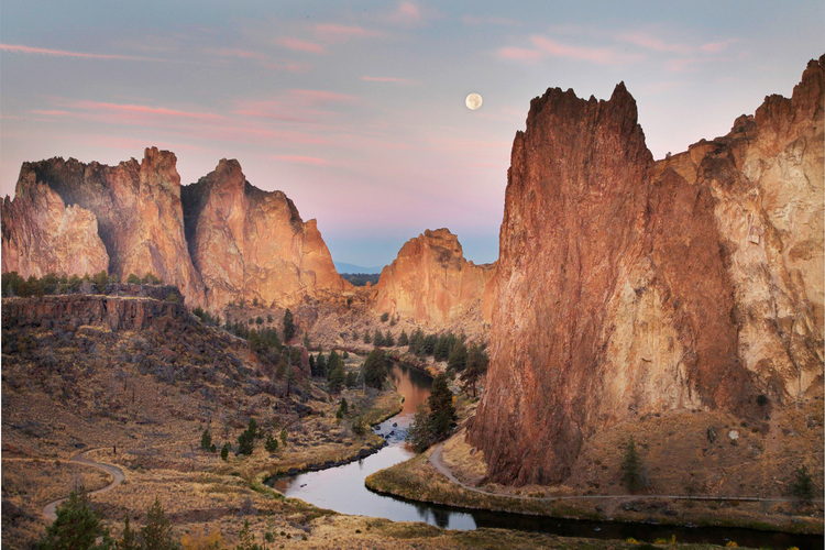 Smith+Rocks+Moon.jpg
