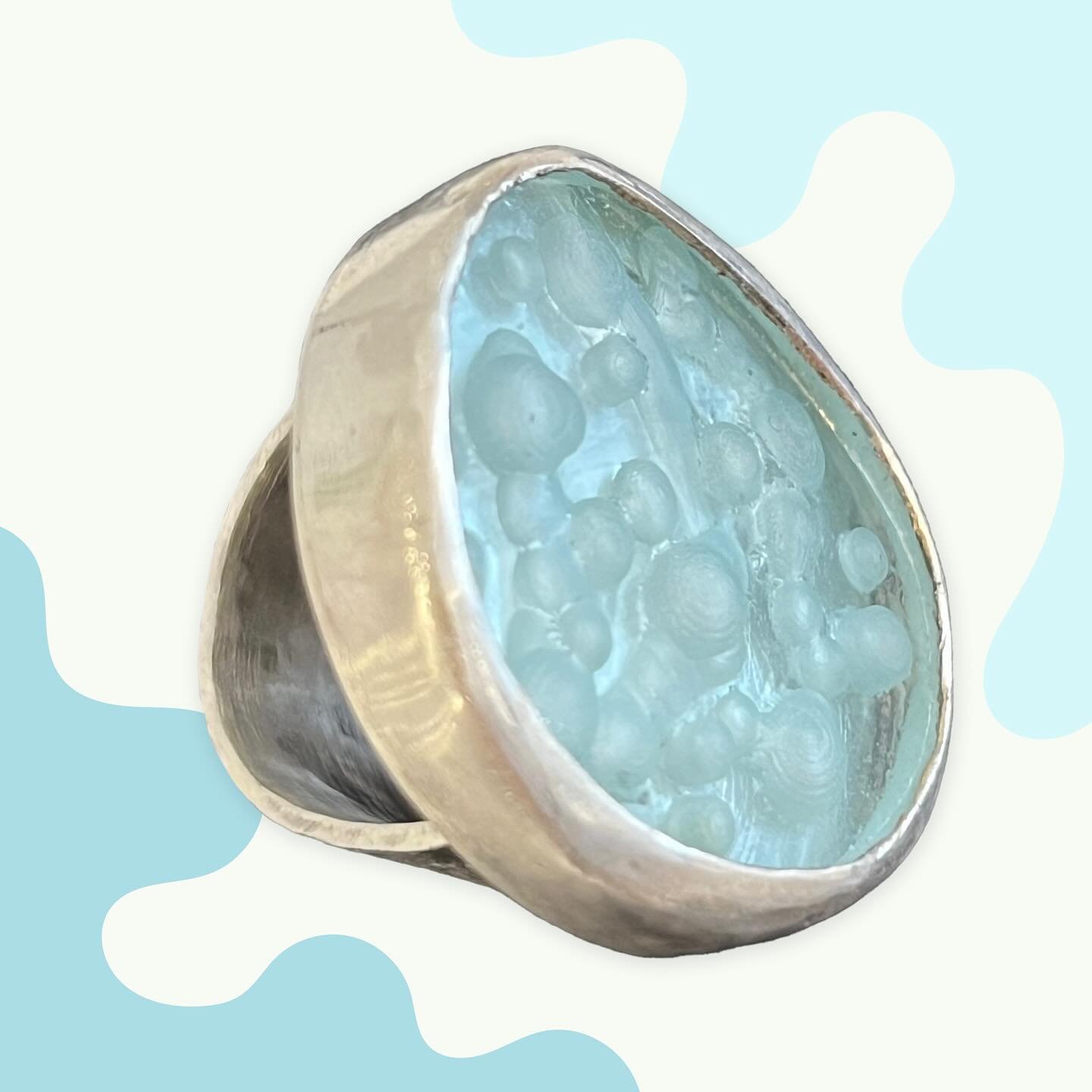 Sterling silver and carved glass ring by @susan_videler 🤩
.
.
.
#jewellery #nzjewellery #sterlingsilverjewellery #ring #carved #glass #bubble #dunedin #design #nzmade #shoplocal