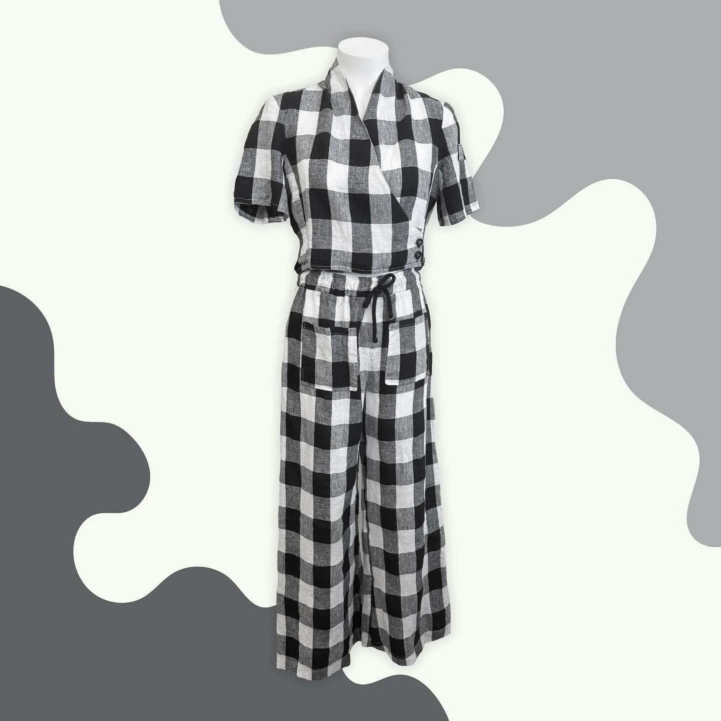 Fantastic two-piece top and pants from @theslowgamenz just in time for the incoming summery season!
.
.
.
#fashion #nzfashion #twopieceset #check #black #white #top #pants #summer #dunedin #design #nzmade #shoplocal