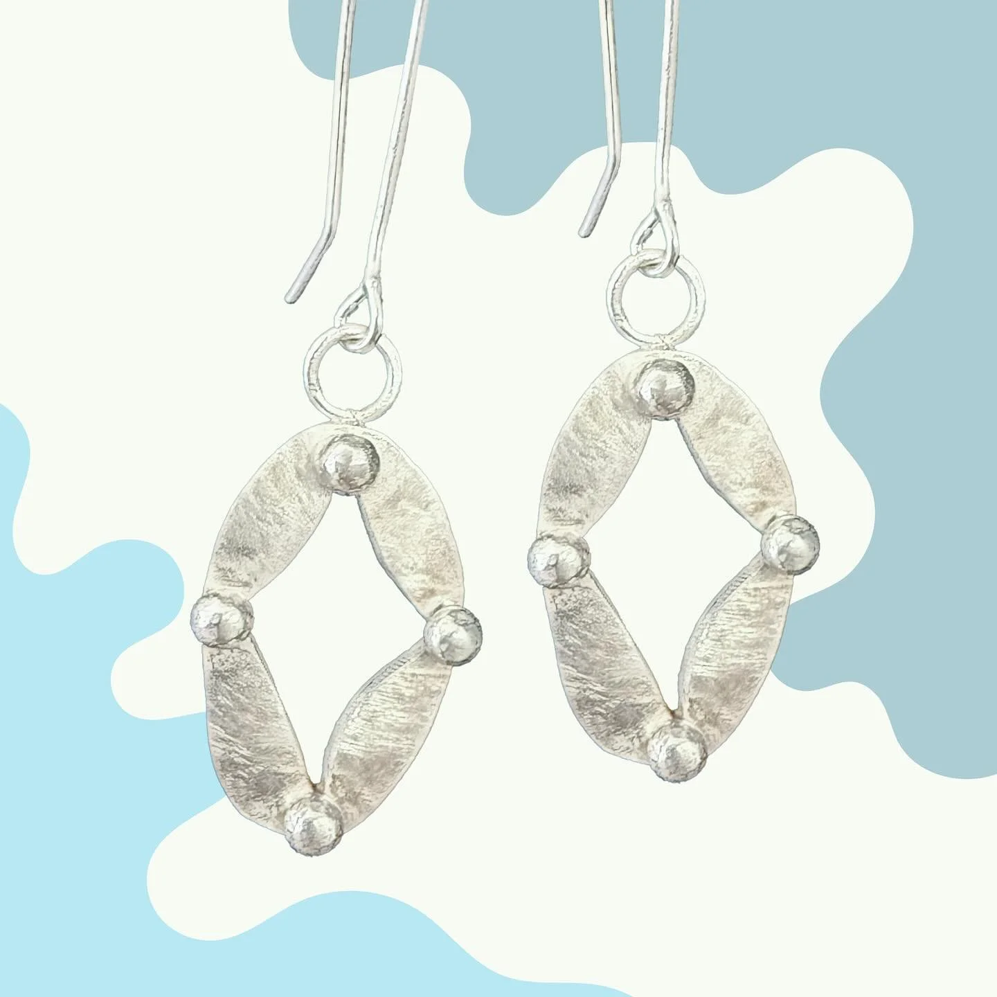 Another gorgeous pair of earrings from @susan_videler - get more of a behind the scenes peek tomorrow as we share our second #meetthemaker series of posts!
.
.
.
#jewellery #nzjewellery #sterling #silver #accessories #dunedin #design #art #nzmade #sh