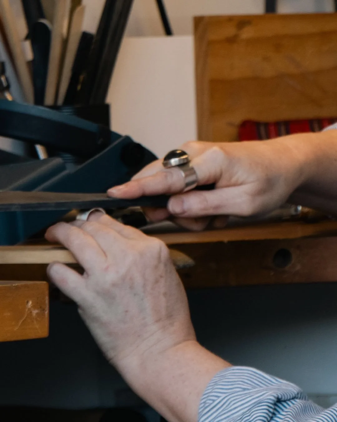 (3/3) #meetthemaker Mel of @meitsje.design 

Our final profile in this series of #meetthemaker posts, developed in collaboration with @otagopolycommunication third year student Tamara @visauls.by.t who has taken some amazing images to give you a behi