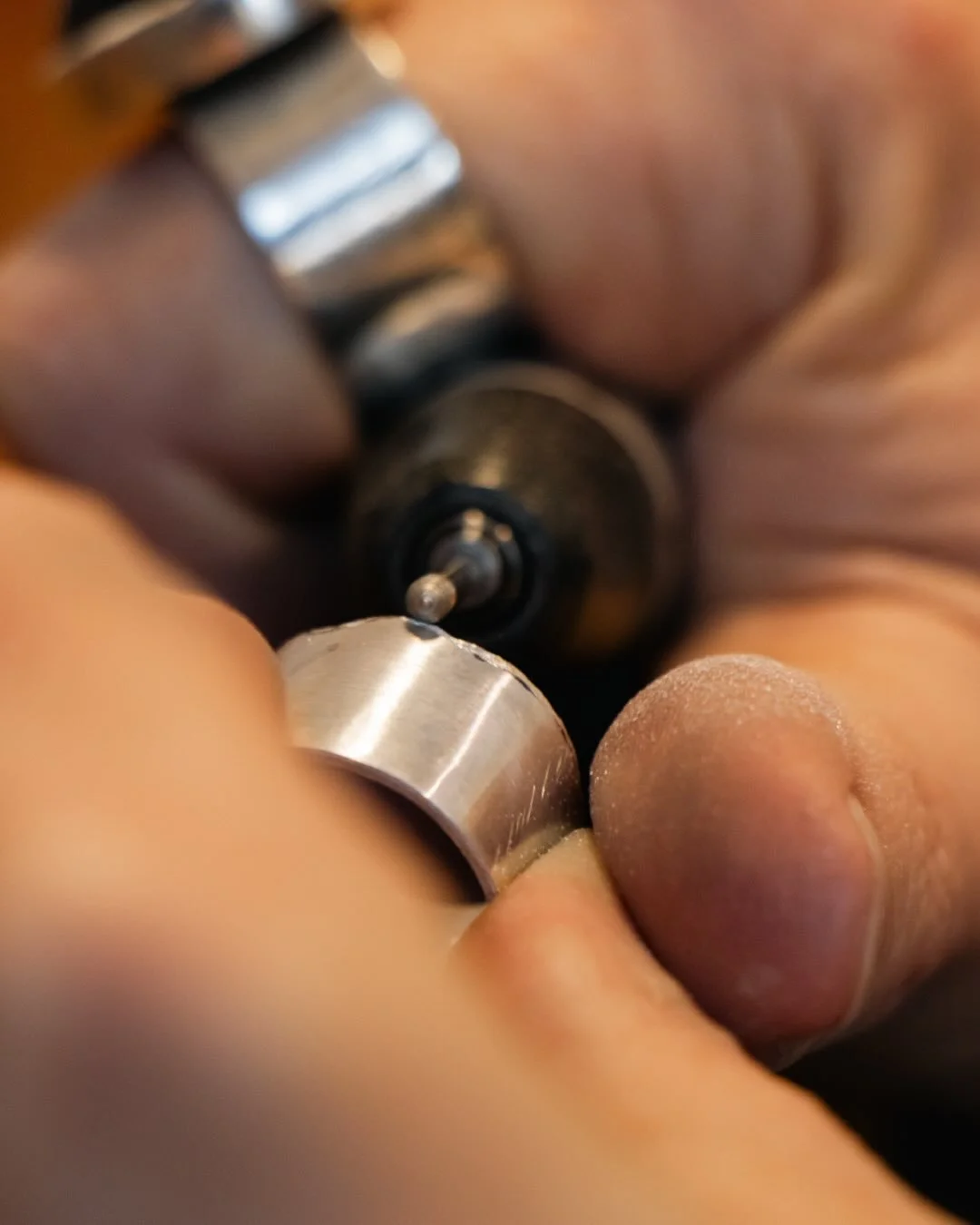 (2/3) #meetthemaker Mel of @meitsje.design 

Our final profile in this series of #meetthemaker posts, developed in collaboration with @otagopolycommunication third year student Tamara @visauls.by.t who has taken some amazing images to give you a behi