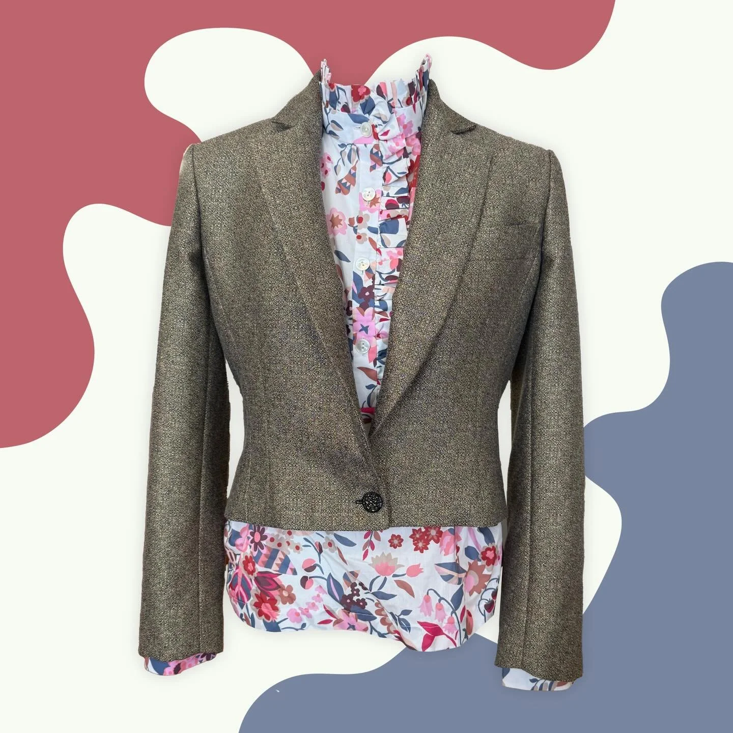 This stunning metallic gold jacket, and floral ruffle neck blouse from Darlene Gore arrived in the weekend&hellip; the pants the complemented the outfit where quickly snapped up. Pretty sure these pieces will be too very soon!
#dunedindesign #shoploc