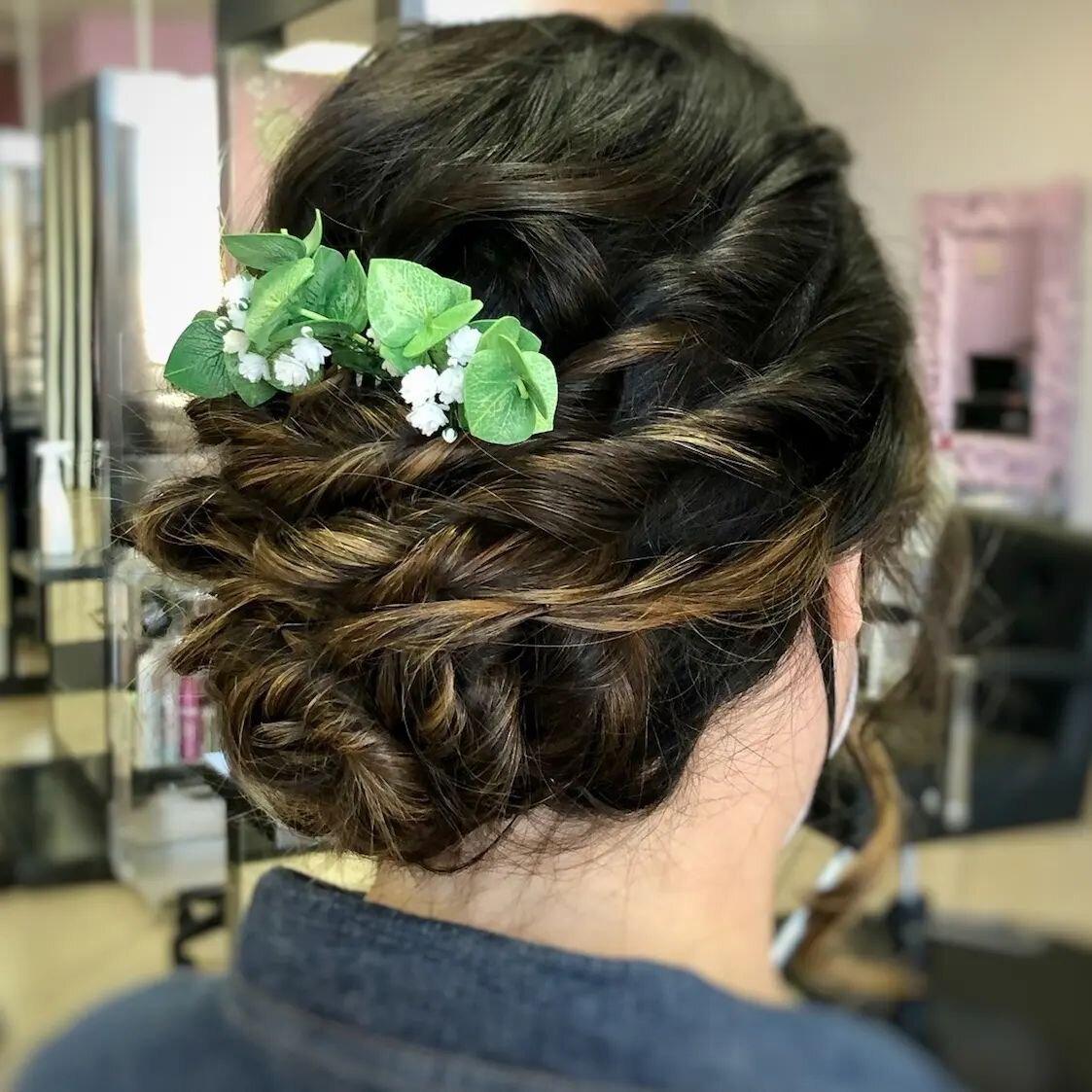 &hearts;️ Modern twisted updo by @_co_han_ 

#Redken #updo #hairstyles #hottools  #saloncentric #orovalleyhair #tucsonhairsalon