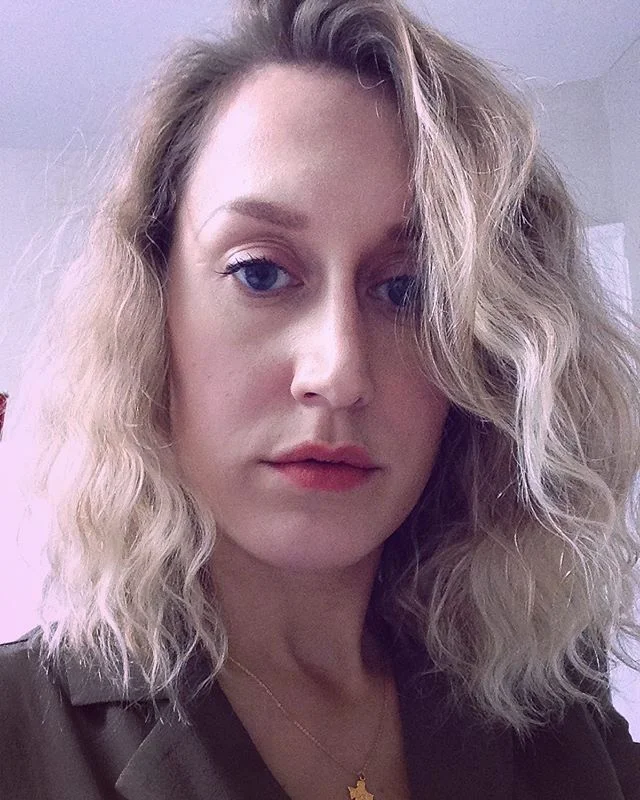 Who says my frizz and my Texas charm necklace can't ward off evil? Who?! 💀 🌙
