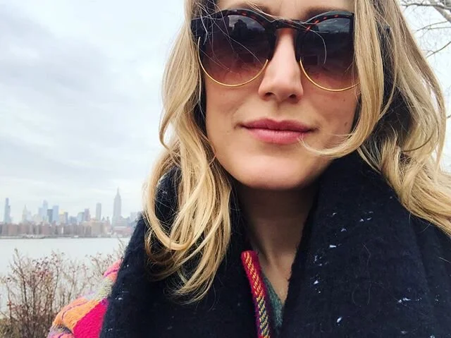 Don&rsquo;t look at Manhattan, look at me 💕😊