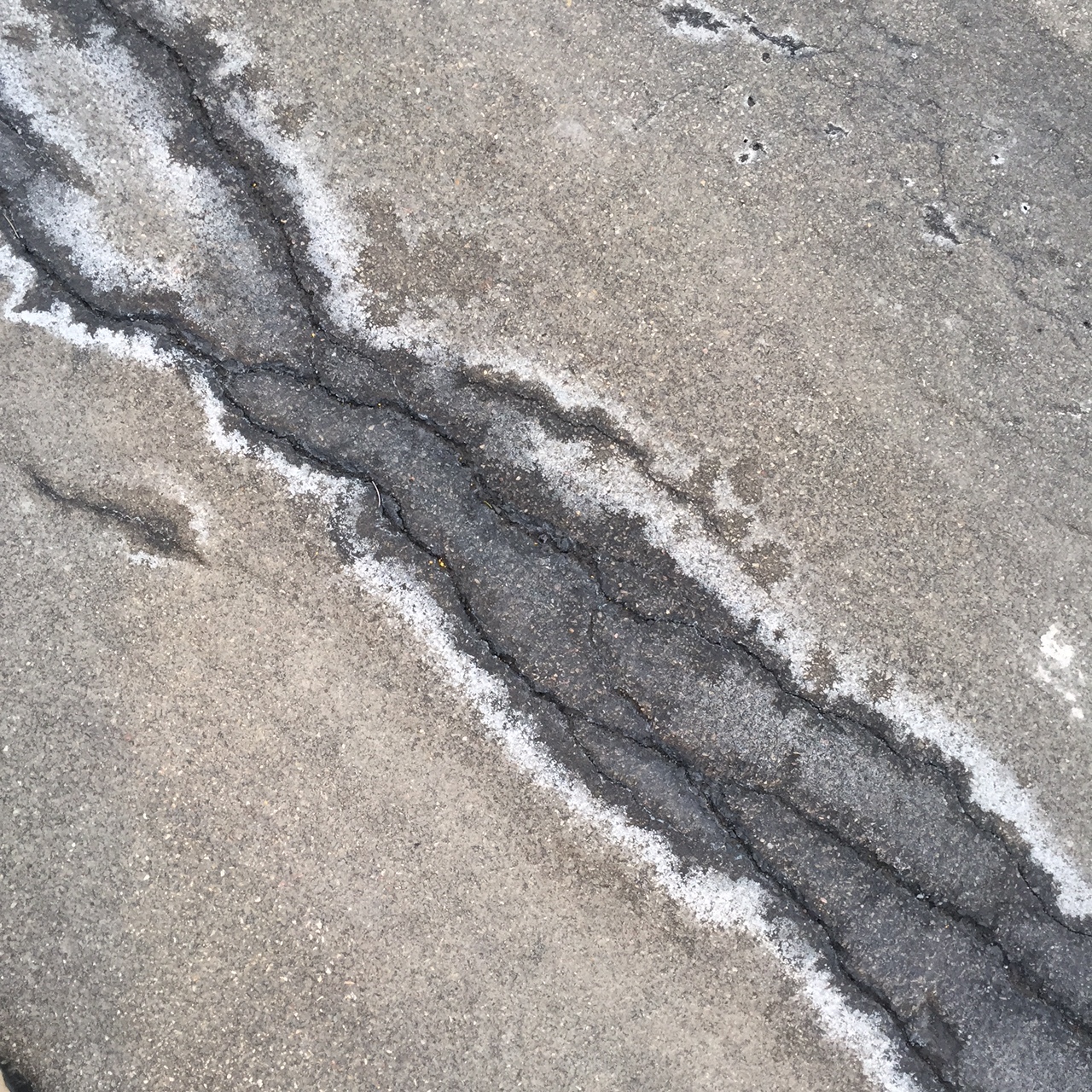 tracking salt stained fissures