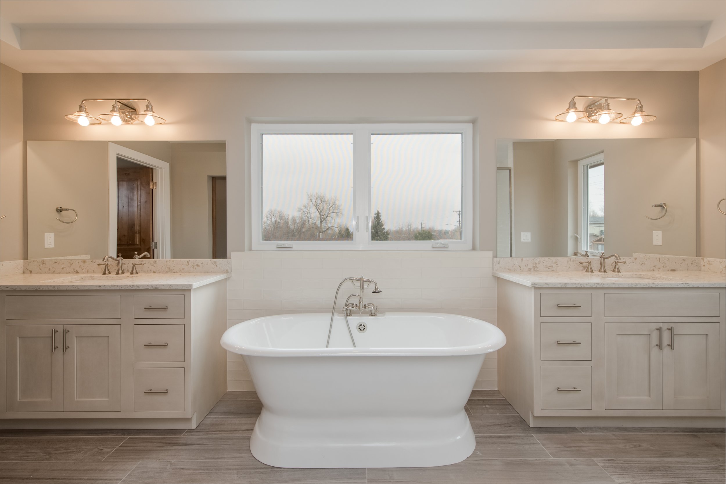 Master Bath-3981x2654-300dpi.jpg