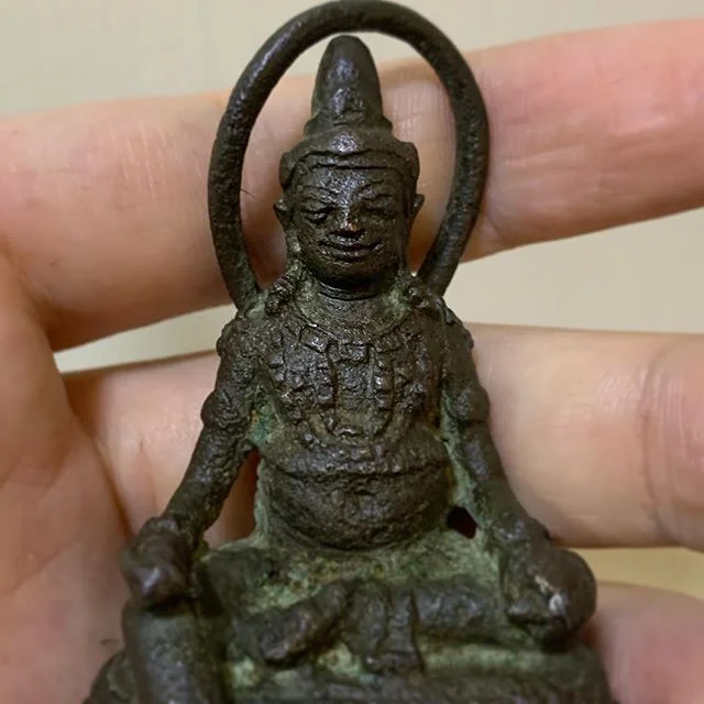 😌 a serene smile apt for our year end reflections. Enjoy the festive season!
.
.
Closeup view of Jambhala, Indonesia, Java, circa 9th-11th century, bronze.
.
.
#ajayagallery #artgallery #jambhala #wealthgod #antique #art #ancientart #buddhistart #bu