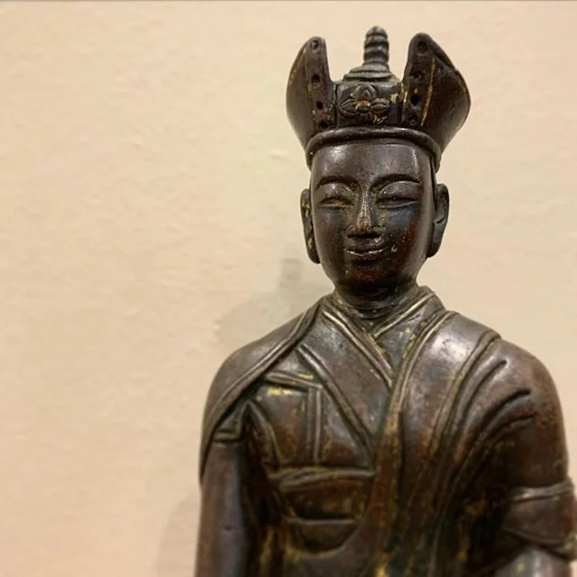 A #Smile fit for #Saturday !
.
.
.
Close up view of a Karmapa, circa 17th century, Tibet, bronze with silver inlay.
.
.
.
#ajayagallery #artgallery #karmapa #lama #teacher #buddha #buddhistart #buddhasculpture #buddhism #art #asianart #artasiatique #