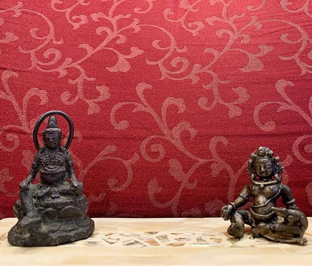 Do our part, practice #SocialDistancing.
.
Depicting the same deity, Jambhala (Wealth God) from two vastly different regions.
.
.
Left: Jambhala, Indonesia, Java, circa 9th-11th century, bronze. Right: Jambhala, Tibet or Nepal, circa 15th/16th centur