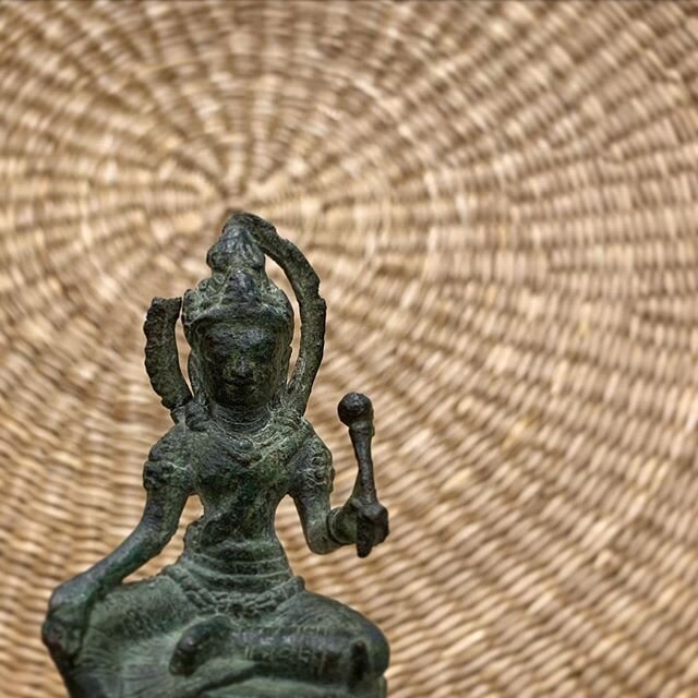 Ancient #lightsaber . To all Star Wars fans, #MayThe4thBeWithYou
.
.
.
Parvati, circa 9th-11th century, bronze.
.
.

#ajayagallery #artgallery #parvati #antique #art #ancientart #buddhistart #buddha #buddhism #asianart #himalayanart#artasiatique #ori