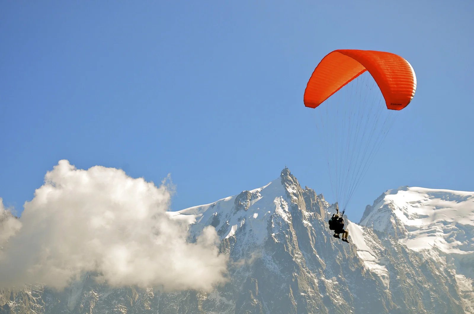 Parapente dans la vallée de Chamonix-Mont-Blanc