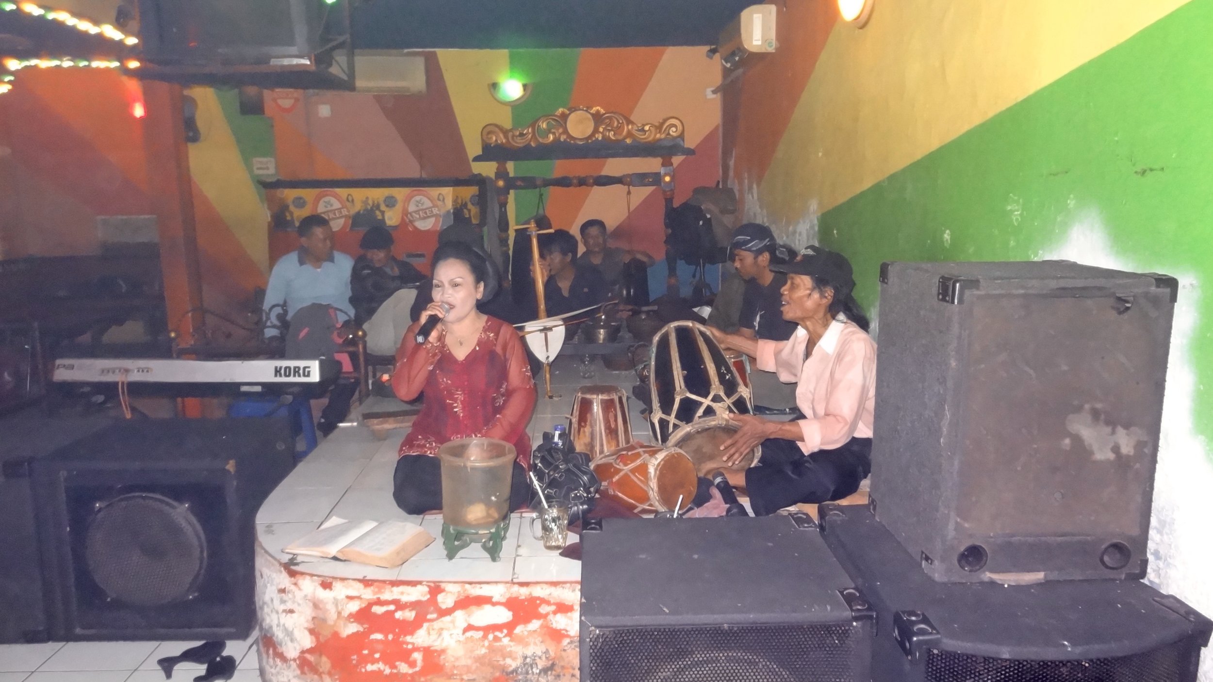 I dug up this photo from my first visit to Endah in 2012...the place has been redesigned but most of the musicians are the same.&nbsp;