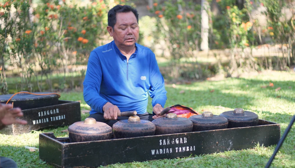 Aural Archipelago Lagu dayak mp3 & mp4. aural archipelago