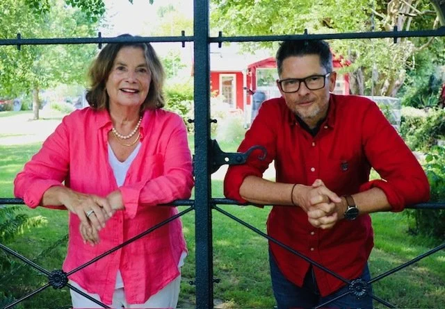 janeandpaulgate.JPG