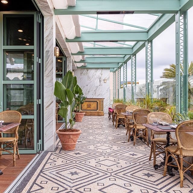 With palm tree-lined streets, rattan furniture and mosaic floors, @gucci has partnered with @massiobottura for the second time, to create the restaurant of dreams.
.
.
.
.
#interiordesign #Gucci #losangeles #westcoastdesign #interiors #brunch #LAcafe