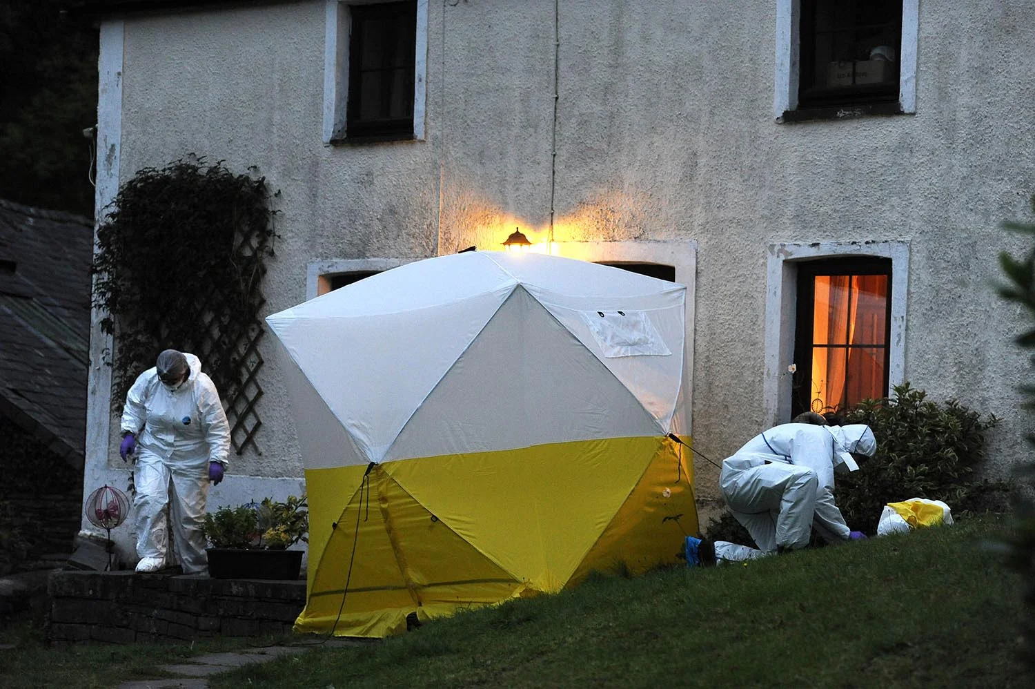 Police forensic team