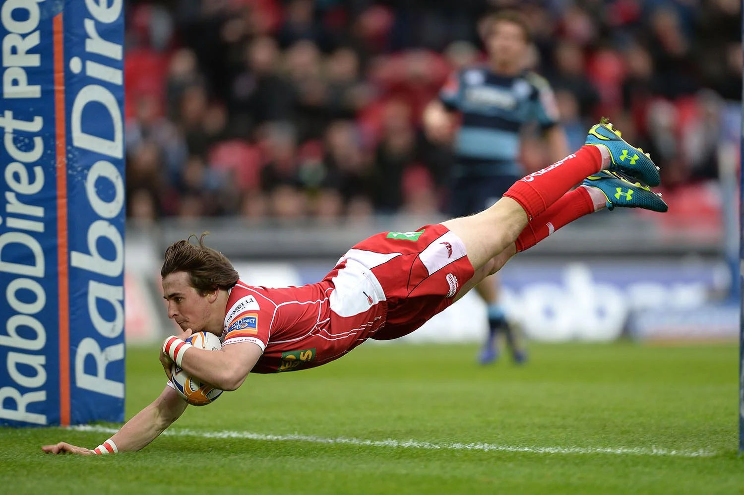 Rhodri Williams of Scarlets scores a try