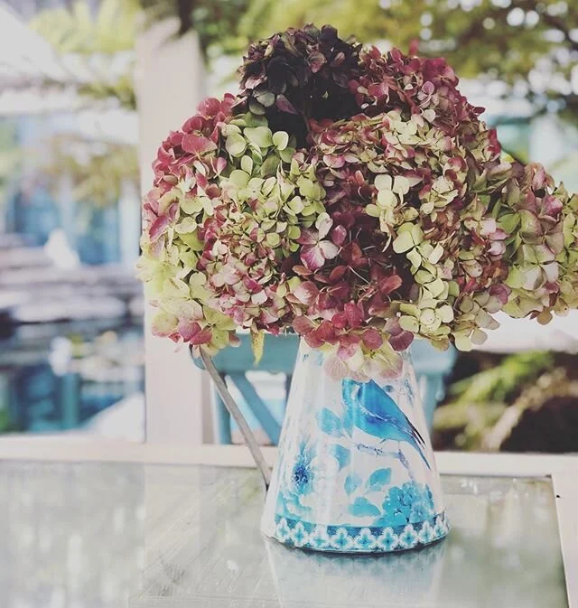 Today I’m making dry flowers arrangements from the seasons last hydrangeas which I pruned yesterday.  I’m struggling with something and it’s helping me to feel calm and centred.
I read this quote  this morning, ”We may think