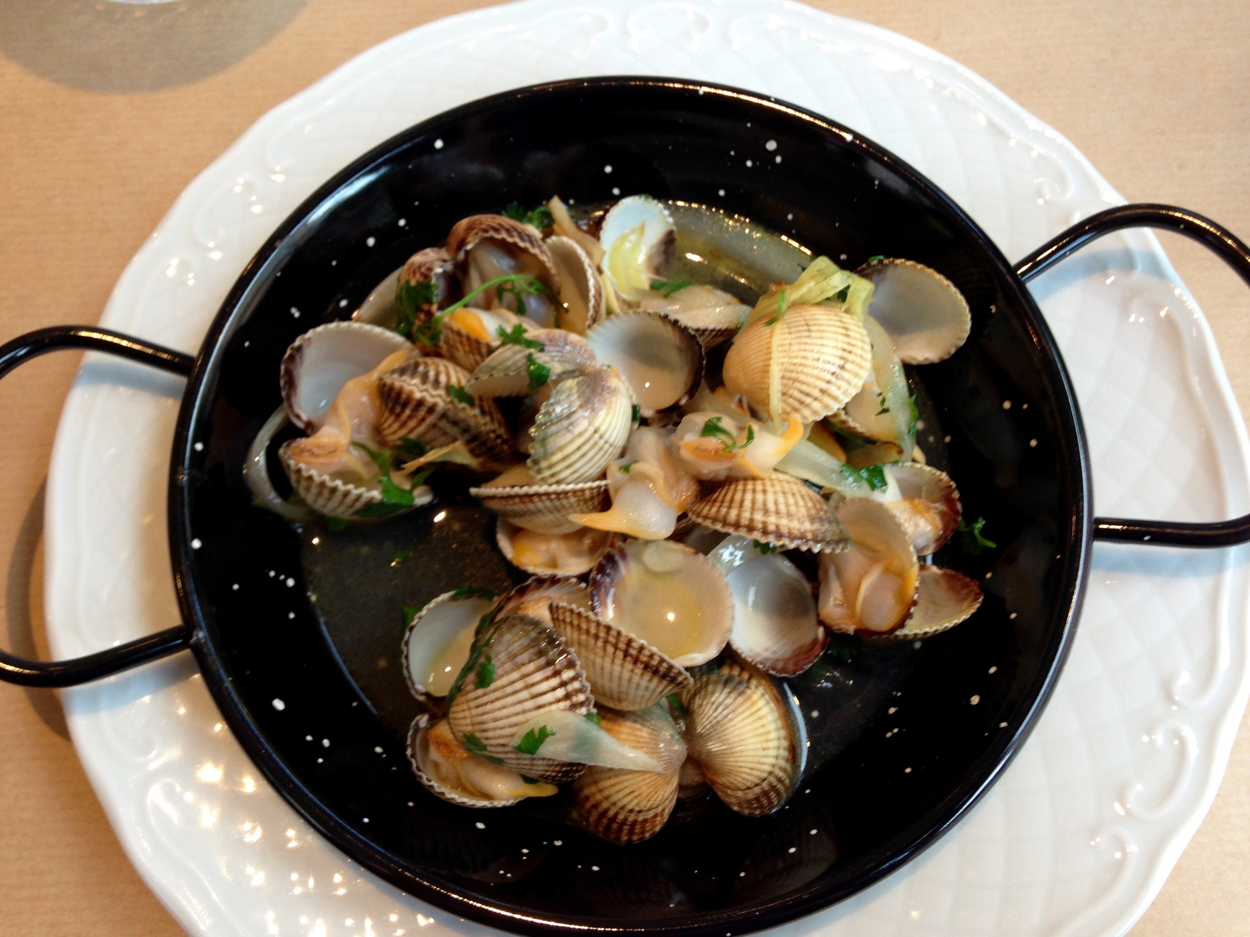 baby clams (Ameijoas)