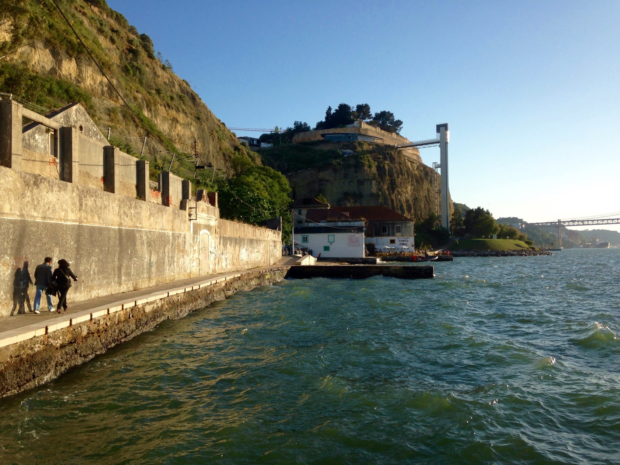 Walk along the Tejo to O Ponto Final, Lisbon