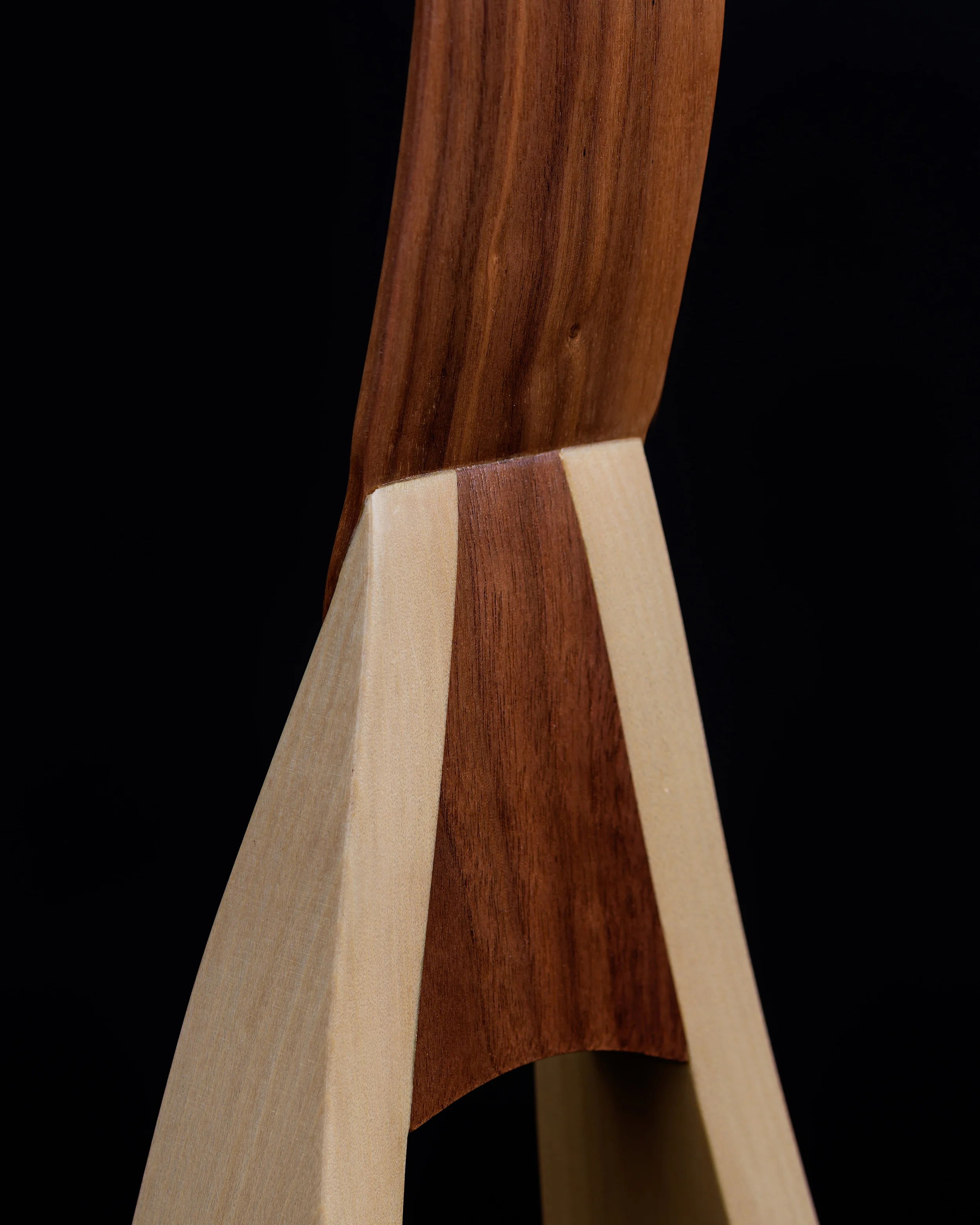 Gert_Guitar_Stand-4.jpg