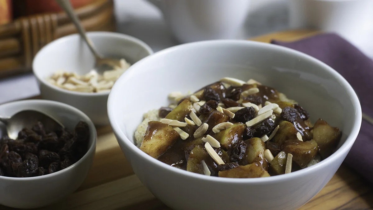 Quinoa bowl with apples 16x9.jpg