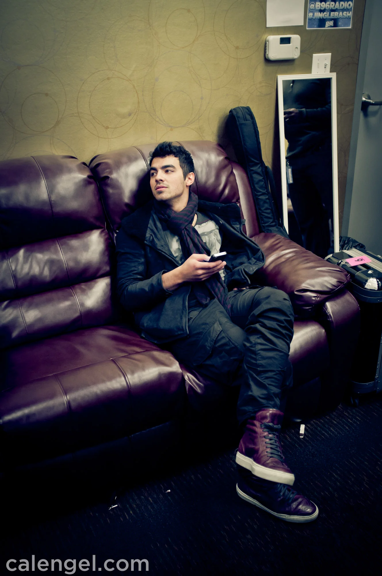 JoeJonas2011-12-17_052.jpg