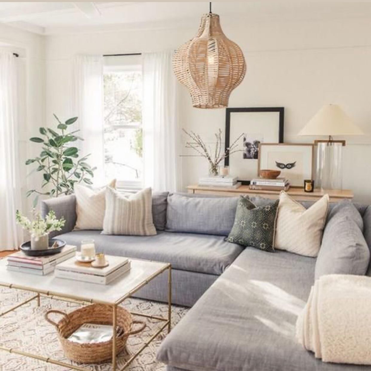 Dreaming of a comfy couch that&rsquo;s kid and puppy proof...this space looks dreamy and DELICATE. It would never survive in my house! 😳🤣.
.
.
.
.

 #fortheloveofhome #feelingtheflow #itstartsathome #athome #cominghome #homedesign #homebodyandsoul 