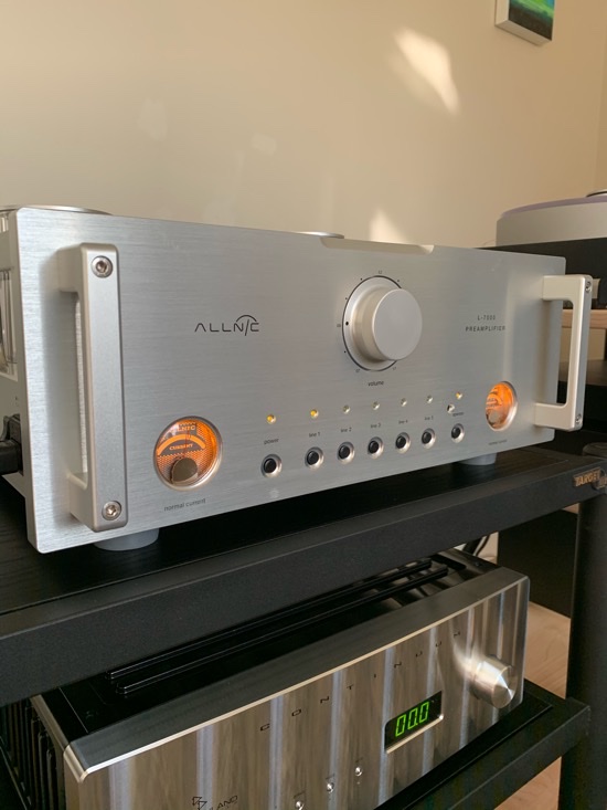 The L-7000 atop the Jeff Rowland Continuum S2 Integrated Amplifier. Both tube health metres with correct readings and glowing beautifully. The L-7000 is available in silver or black.