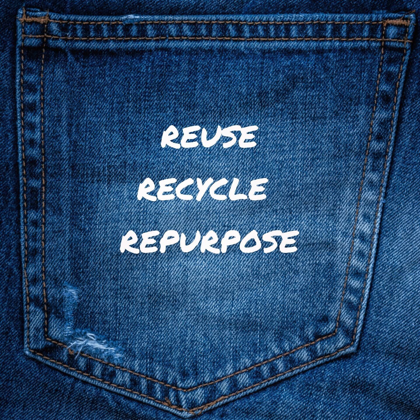 Our wide selection of fashionable, fun and functional #doggear uses recycled #denim as the core product material with a focus on sustainable design processes. 😁👖🙌
__________
#reuse #recycle #repurpose 
__________
#mistermigs #doggearforgood