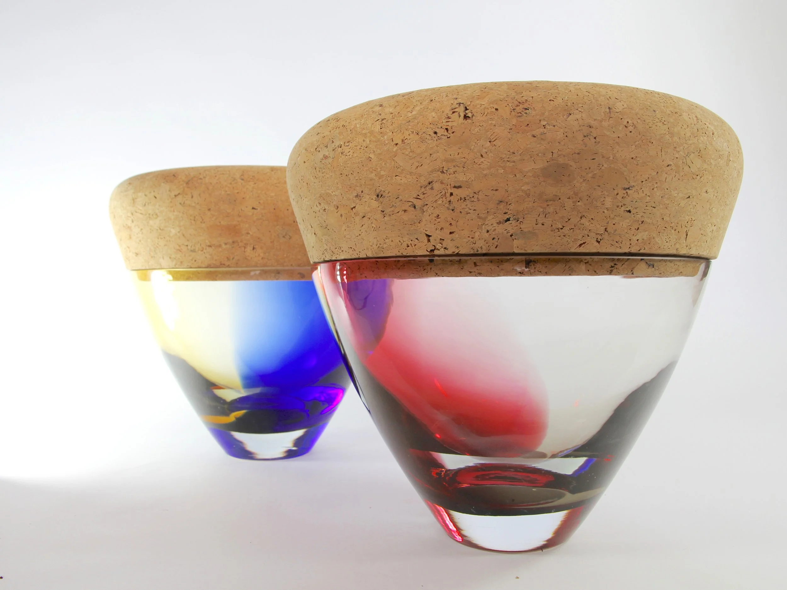  Korkki is a small sidetable.  A large glass bowl is sealed by a large cork bowl. 