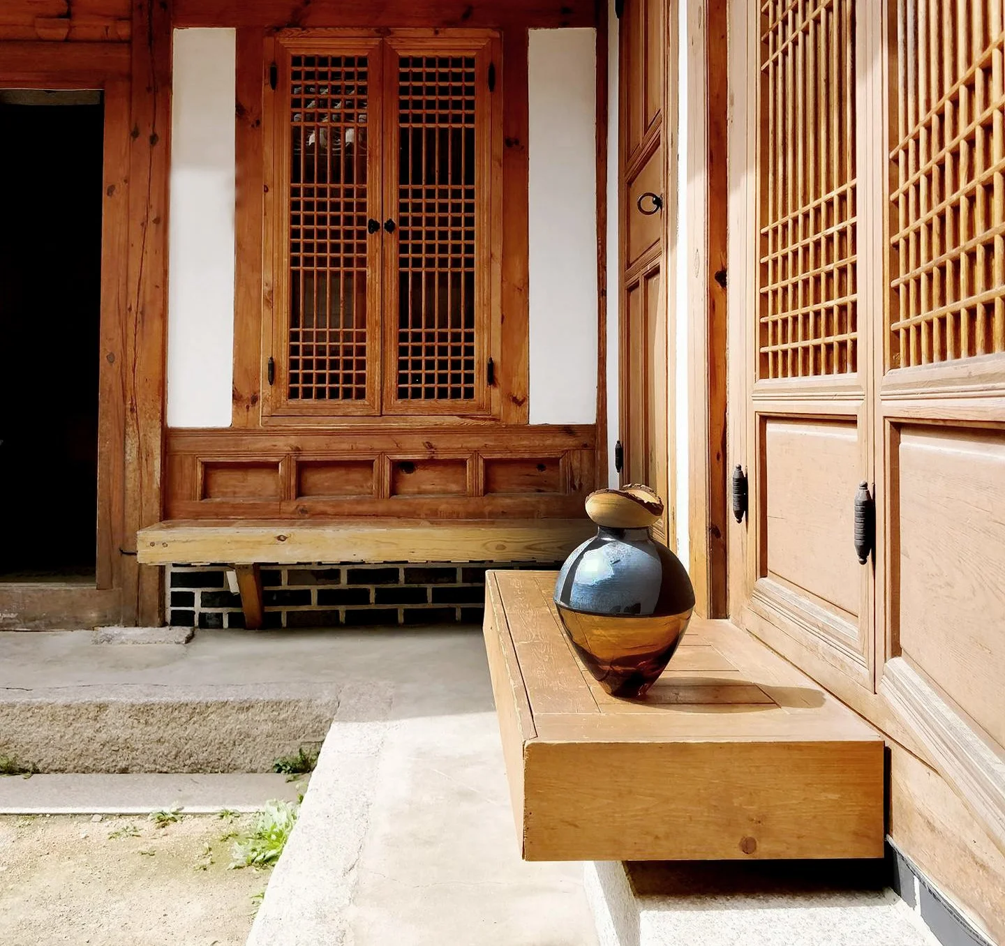 Butterfly in Hanok square.jpg