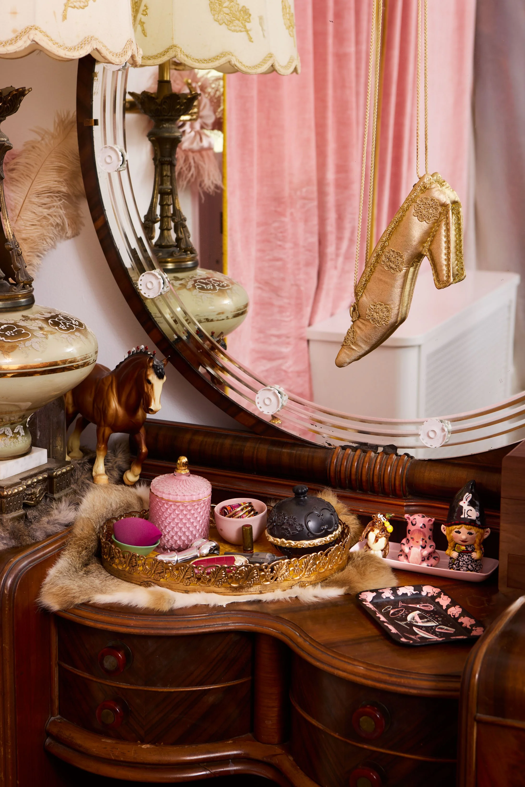 CasadeeChase_vanity.jpg