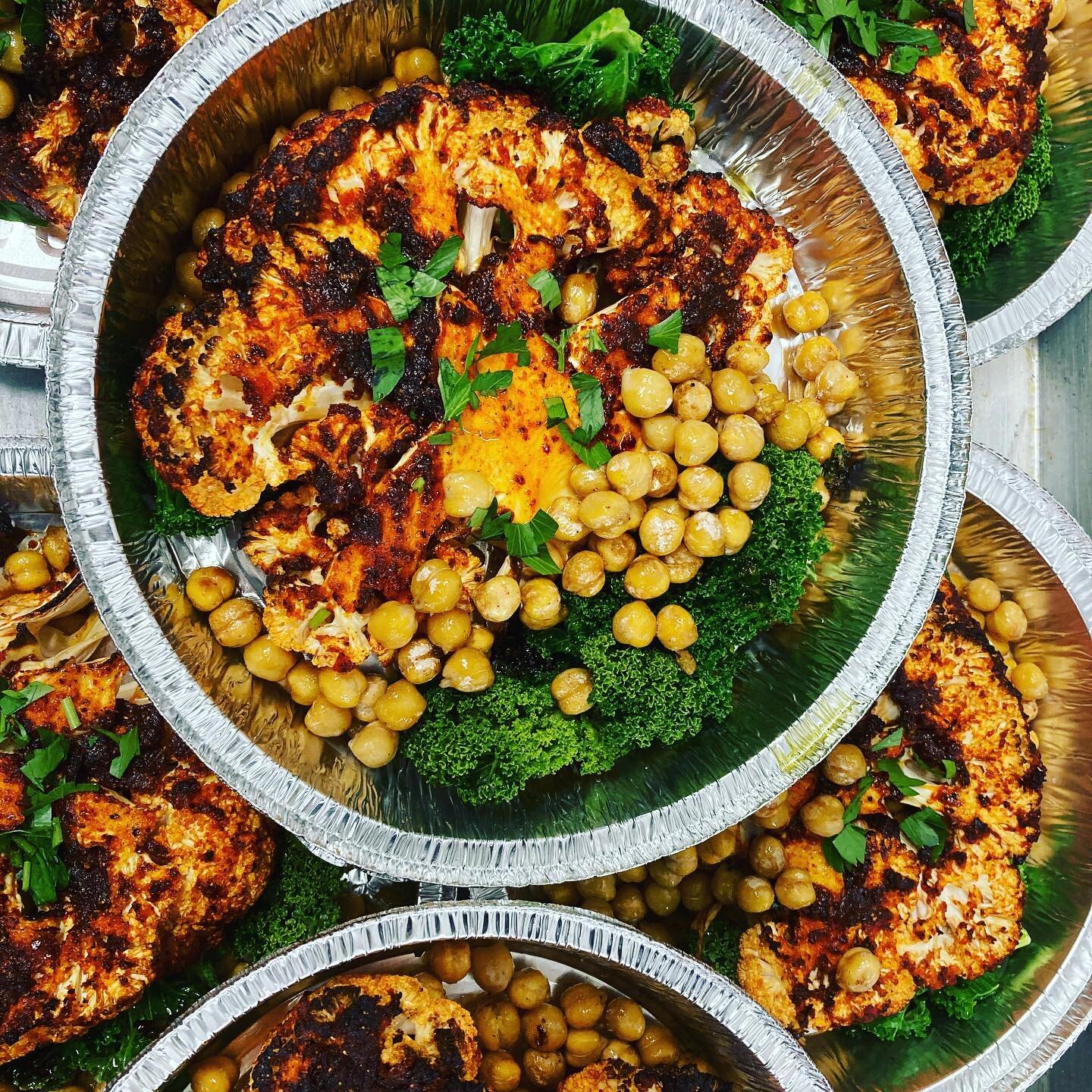 Look at these cuties, this is a snap of a batch of our cauliflower steak roast dinners headed out the door
🎁
Order your holiday feast by Sunday December 20th. Plus as an extra thank you for supporting small business you will be getting 2 cans of @so