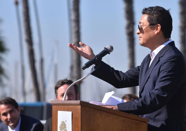 Raymond Lin, Seaport Hotel property owner
