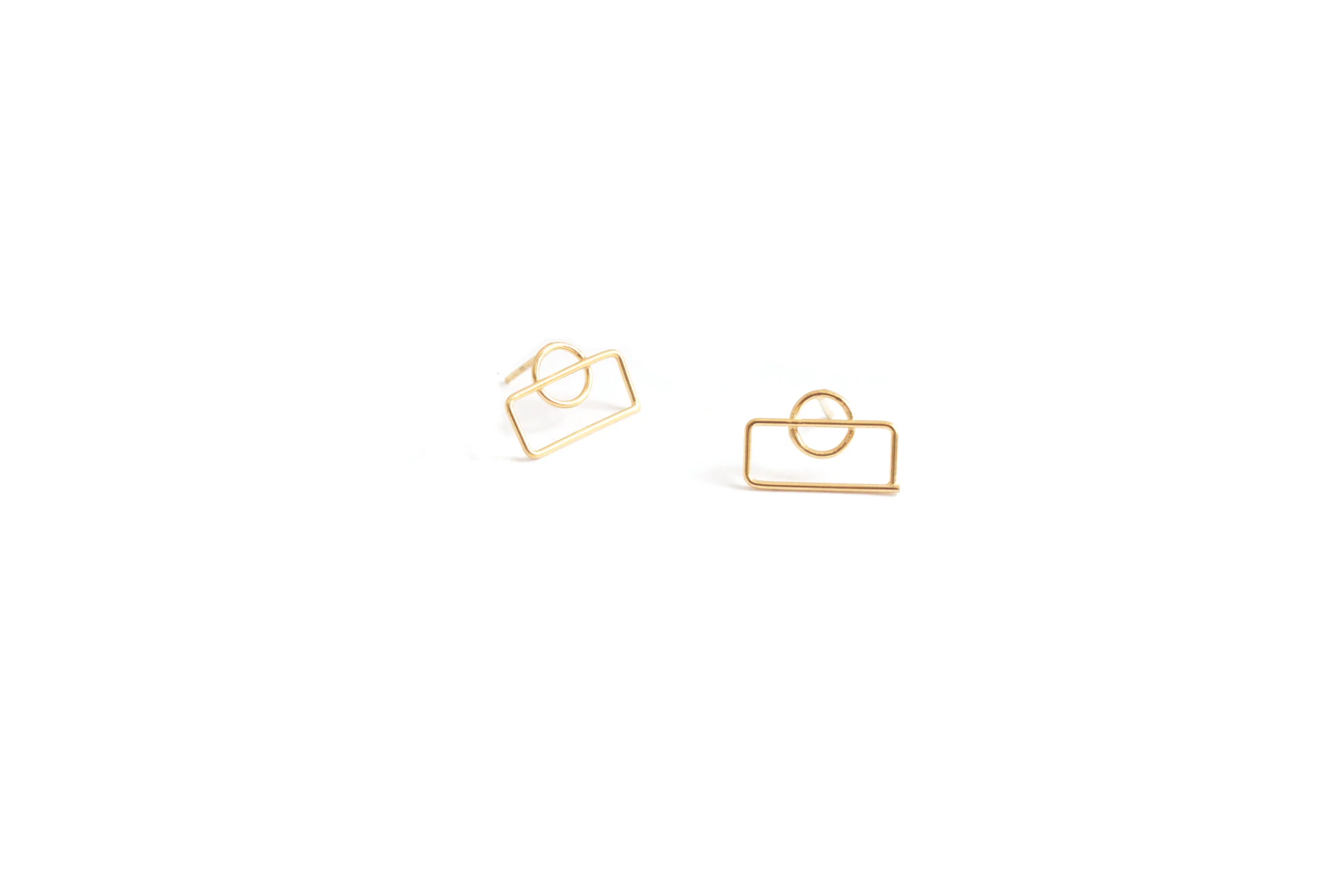 interlocking studs_gold_white.jpg