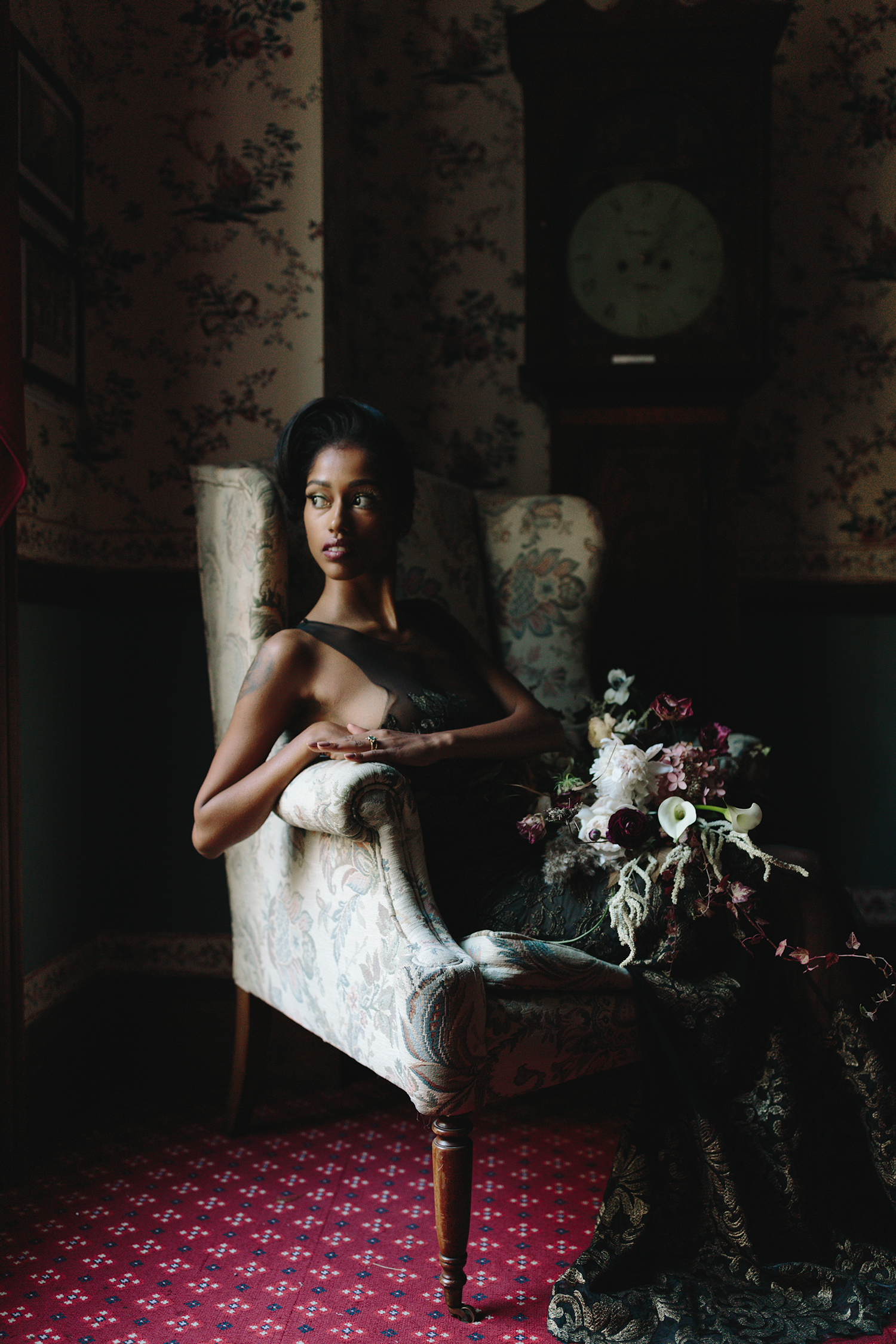 ryanne-hollies-photography-campbell-house-stylized-shoot-stairwell0wallpaper-editorial-high-fashion-portrait-vintage-bride-timeless-old-school-chair.jpg