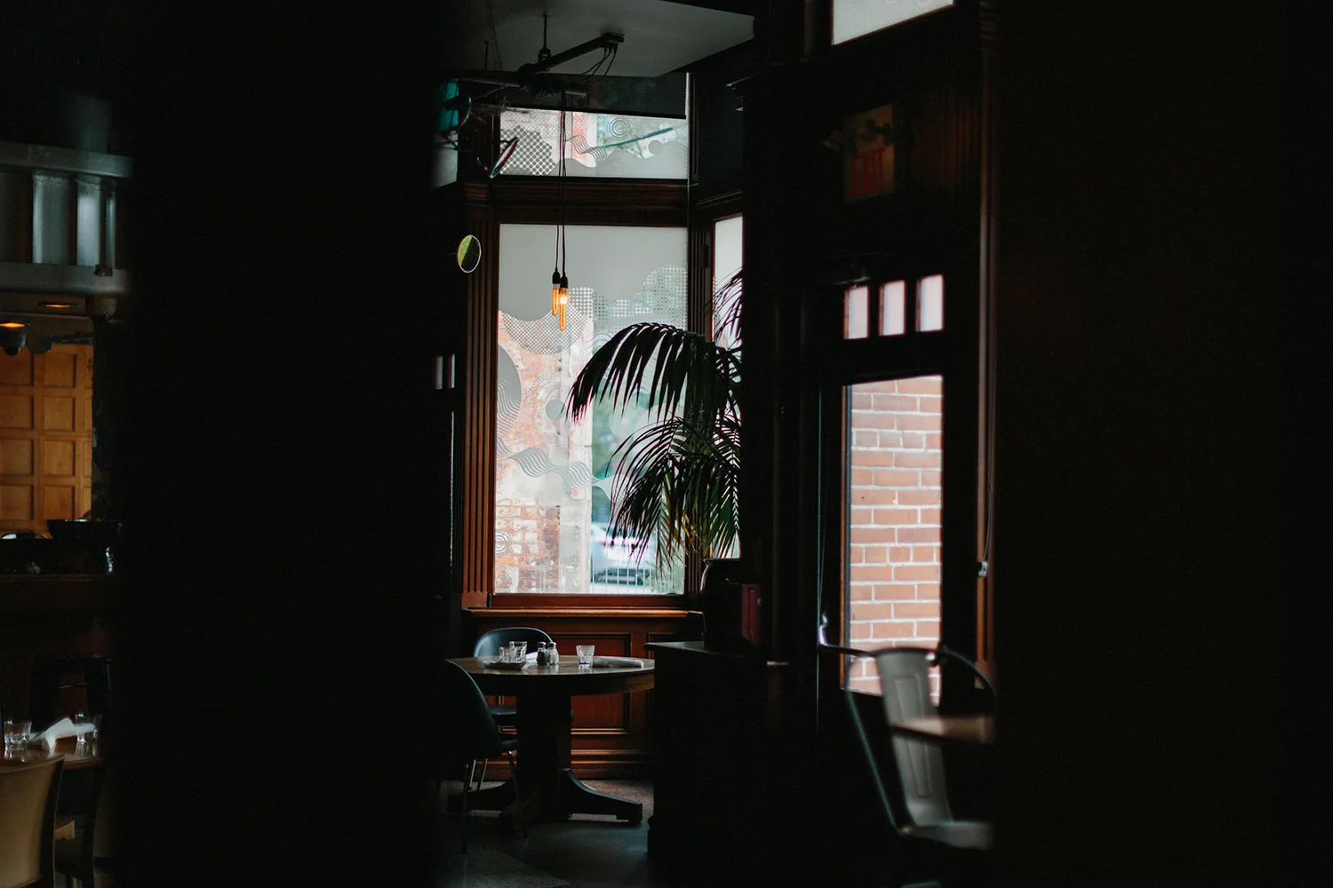 Best-Wedding-Photographers-in-Toronto-Downtown-Urban-Gladstone-Hotel-Venue-Inspiration-Top-Venues-in-Toronto-boutique-hotel-candid-documentary-brunch-wedding-reception-speeches-bride-and-groom-speech-guests-clapping-melody-bar.jpg