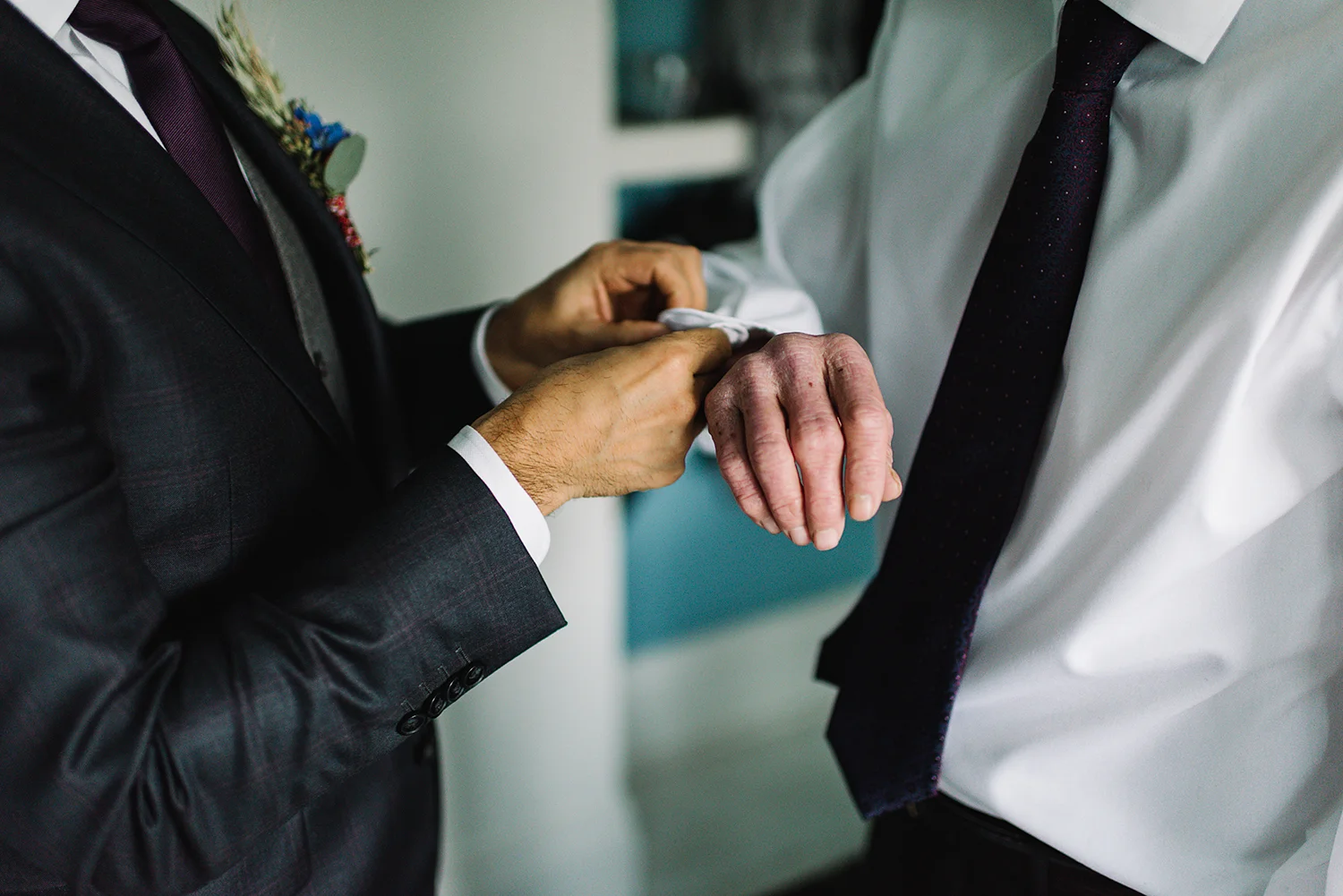 Bride-reading-letter-from-groom-At-Egaridge-Resort-Venue-Muskoka-Ontario.jpg