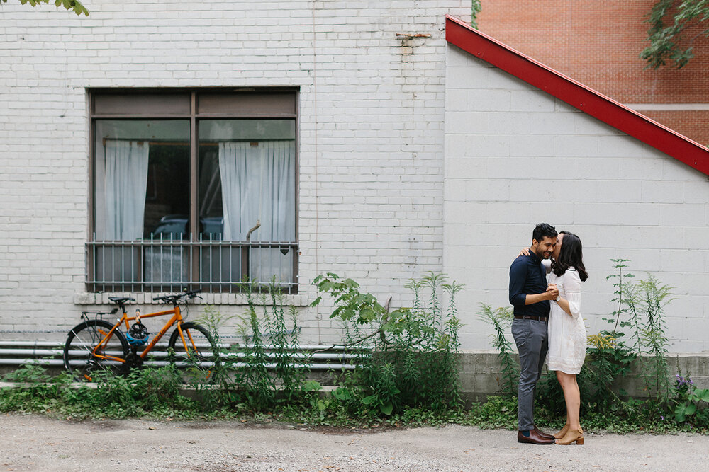 engagement-location-ideas-toronto-casa-loma-spadina-house-engagement-session-elopement-photographer-26.jpg