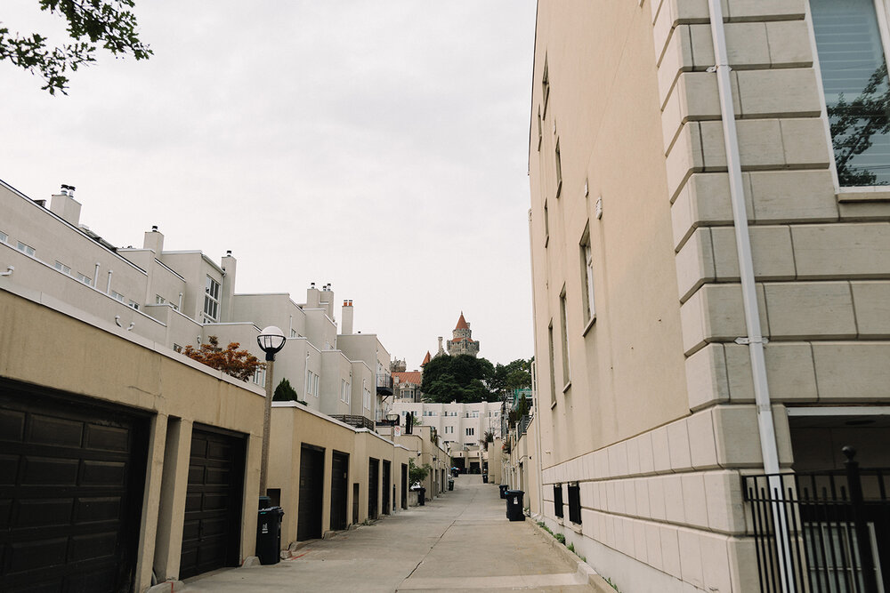 engagement-location-ideas-toronto-casa-loma-spadina-house-engagement-session-elopement-photographer-34.jpg