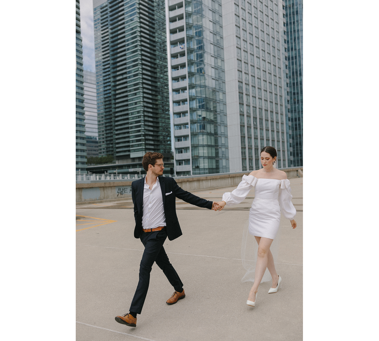 downtown-toronto-rooftop-elopement-vintage-inspiration-38.PNG