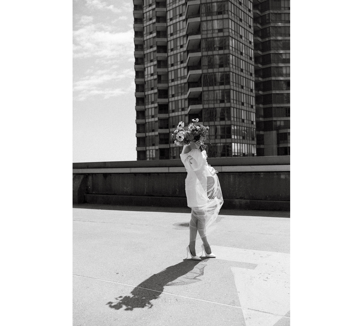 downtown-toronto-rooftop-elopement-vintage-inspiration-44.PNG