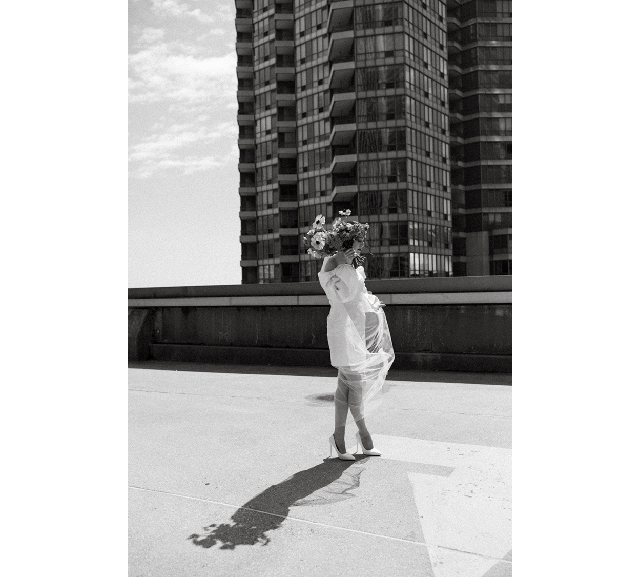 downtown-toronto-rooftop-elopement-vintage-inspiration-44.PNG