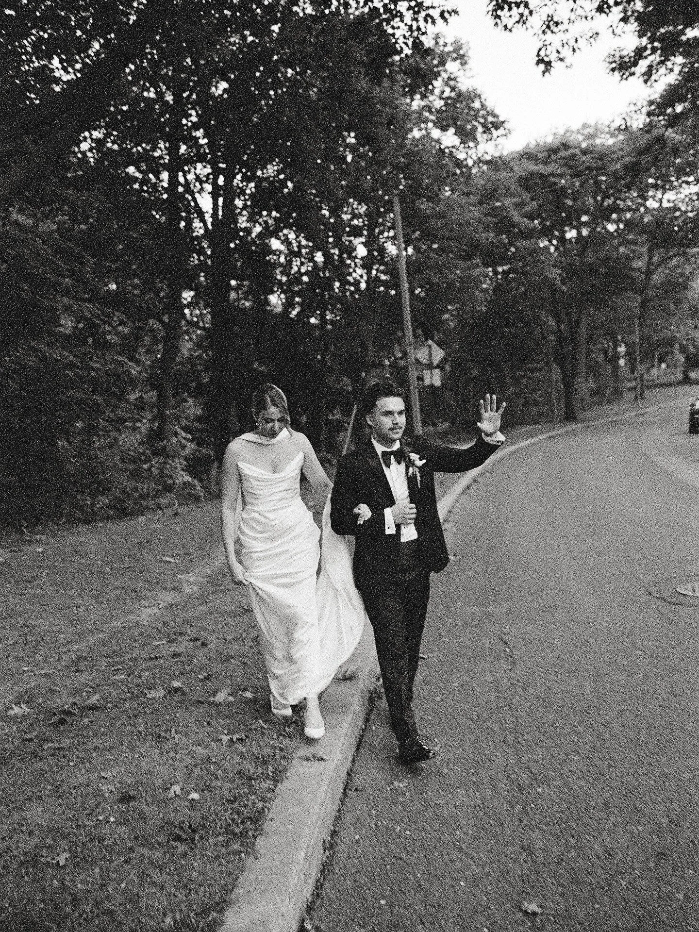 A backyard wedding in the beaches.

Olivia&rsquo;s mom hosted at her private home, which also doubles as a gallery of her artwork. On the menu: oysters, pizza, and natural wine. It was a perfectly, personal celebration&mdash;hitting all the right not