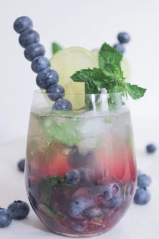 Blueberry-Mojito-Royale-with-Champagne-10.jpg