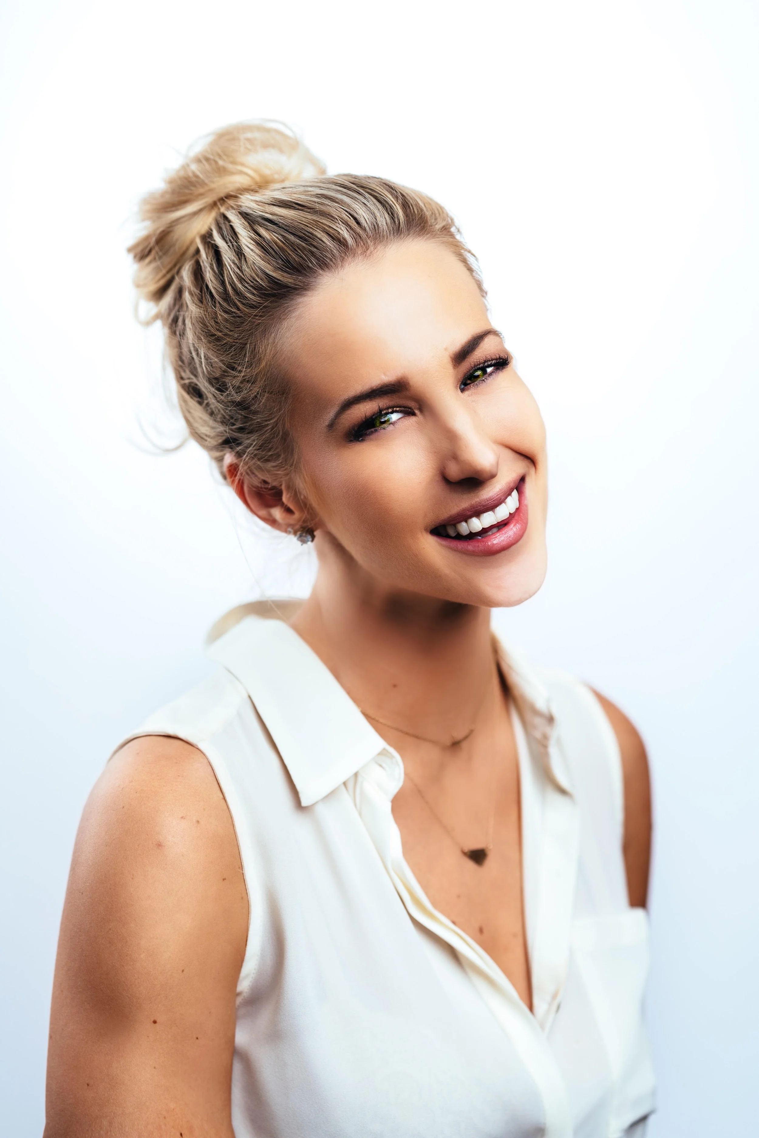 elle headshot.jpg