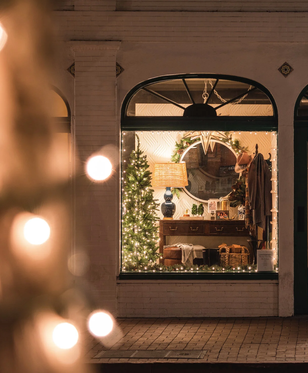 Santa Barbara Shines Window Walk 1 2018.12.17.jpg